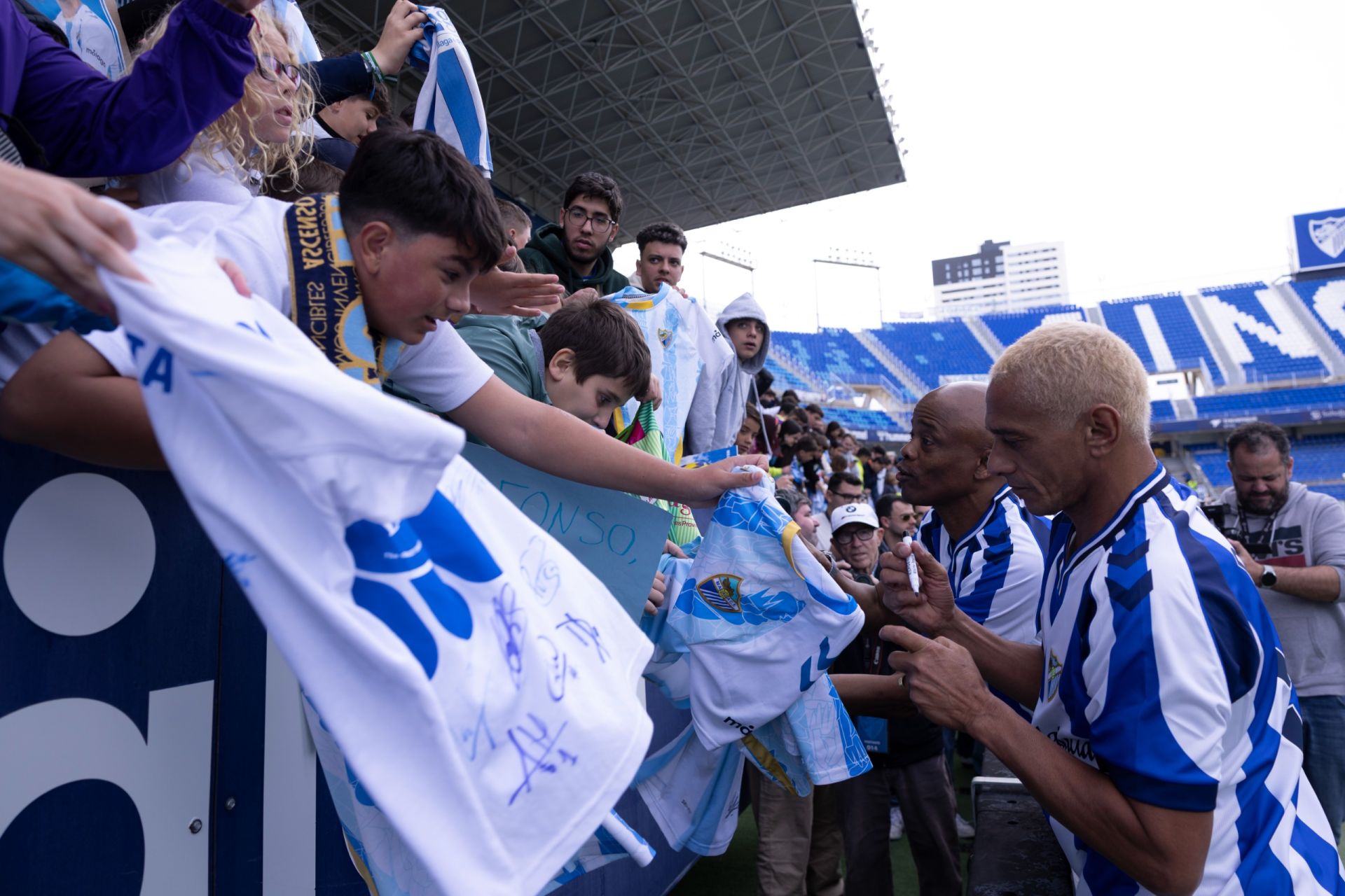El entrenamiento del Málaga de puertas abiertas, en imágenes