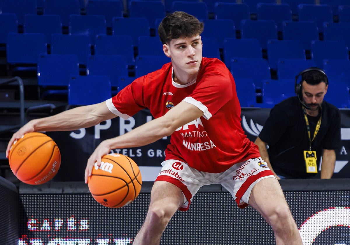 Mario Saint-Supéry, calentando antes de enfrentarse al Tenerife.