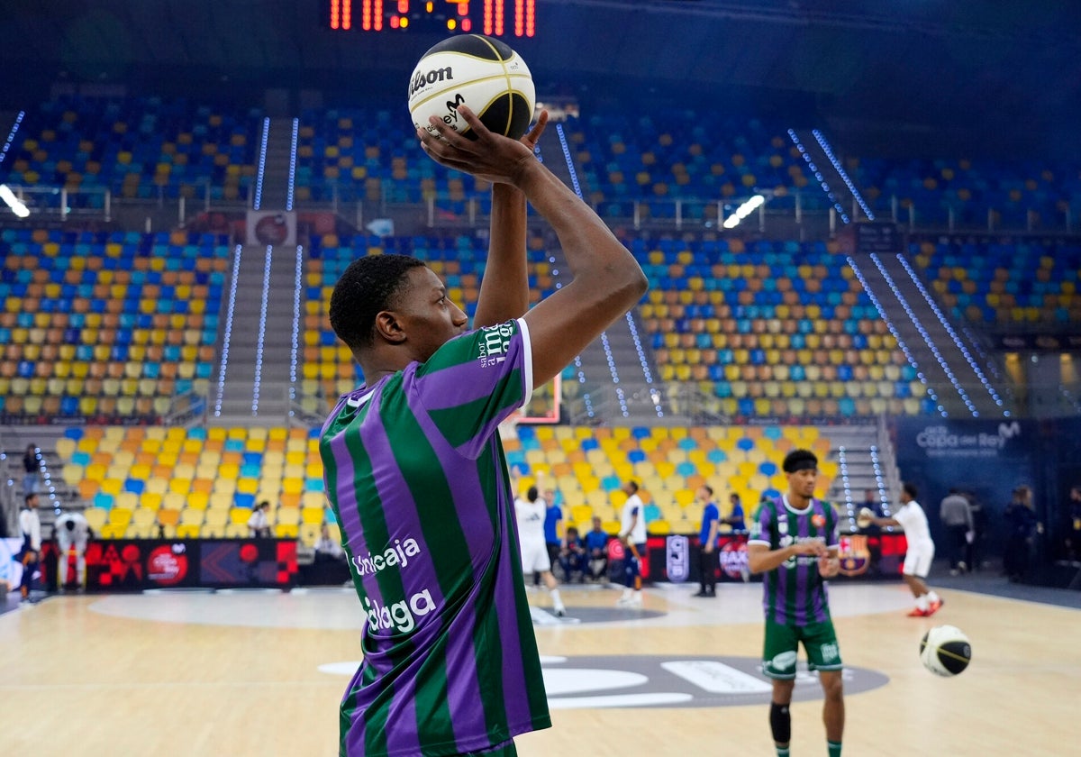 Sima, calentando antes de un encuentro en la Copa de Gran Canaria.