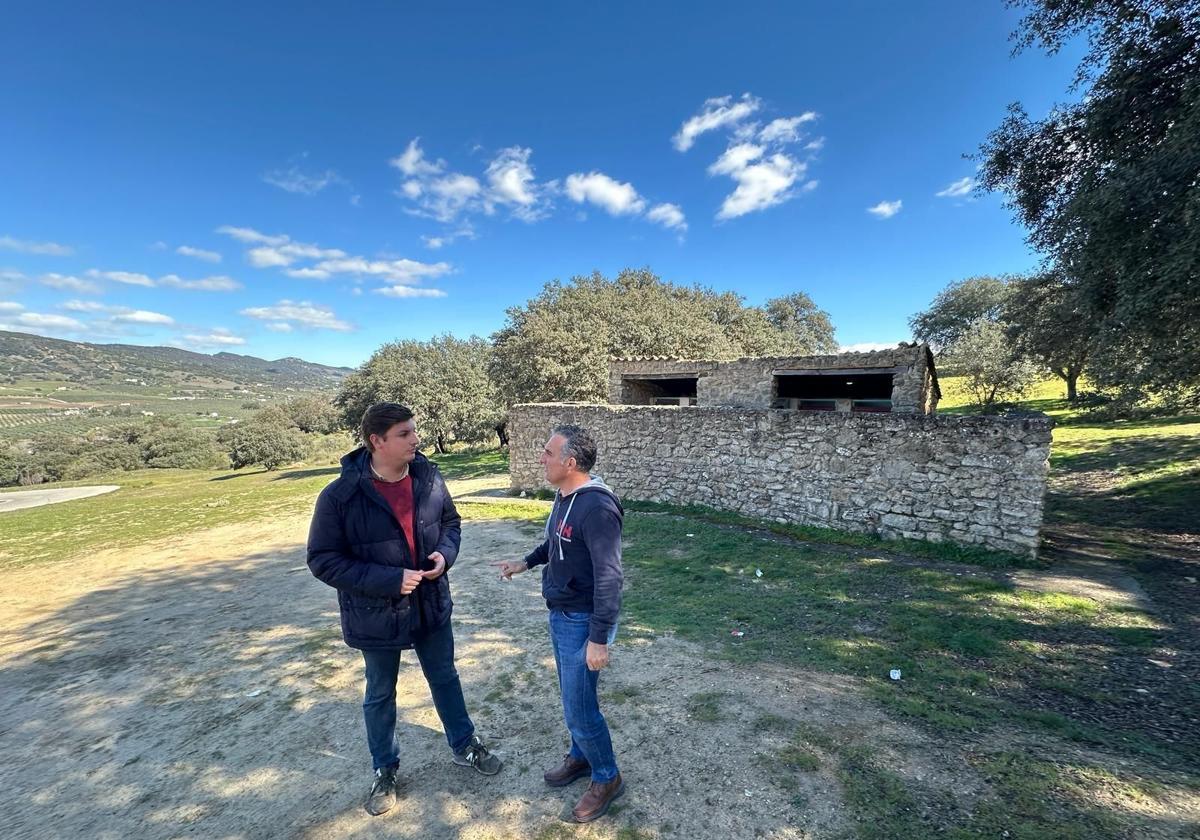 Jorge Fernández, izquierda, y Bernardo Crespo, en la zona.