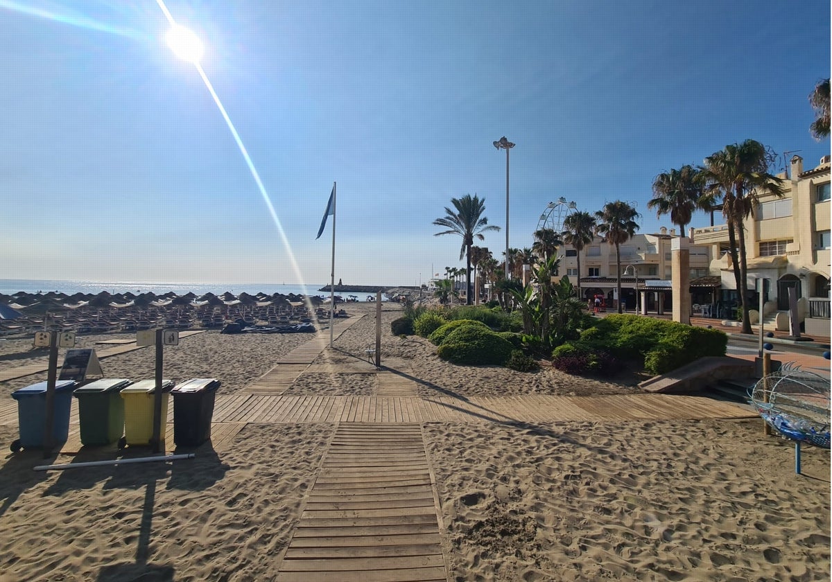 Vista de la playa Fuente de la Salud, en Benalmádena.