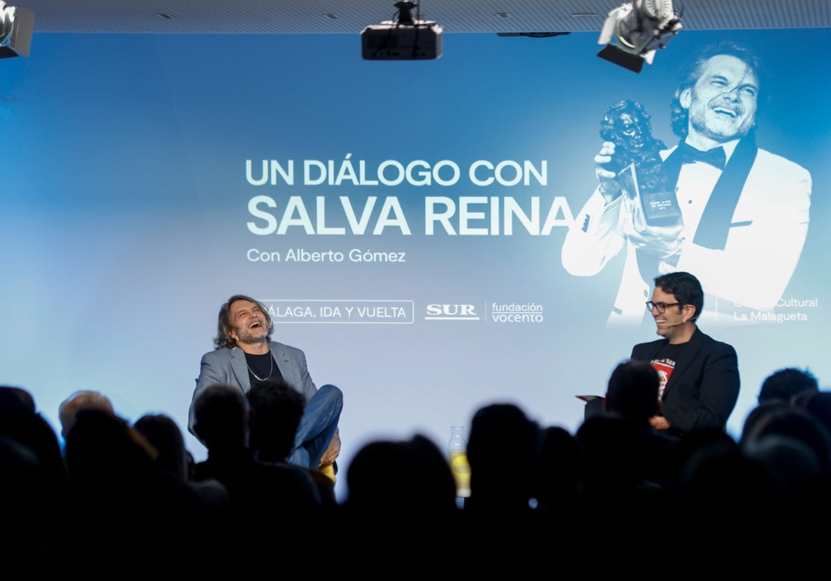 Salva Reina conversa con el periodista de SUR Alberto Gómez en el ciclo 'Málaga, ida y vuelta' tras ganar su primer Goya.