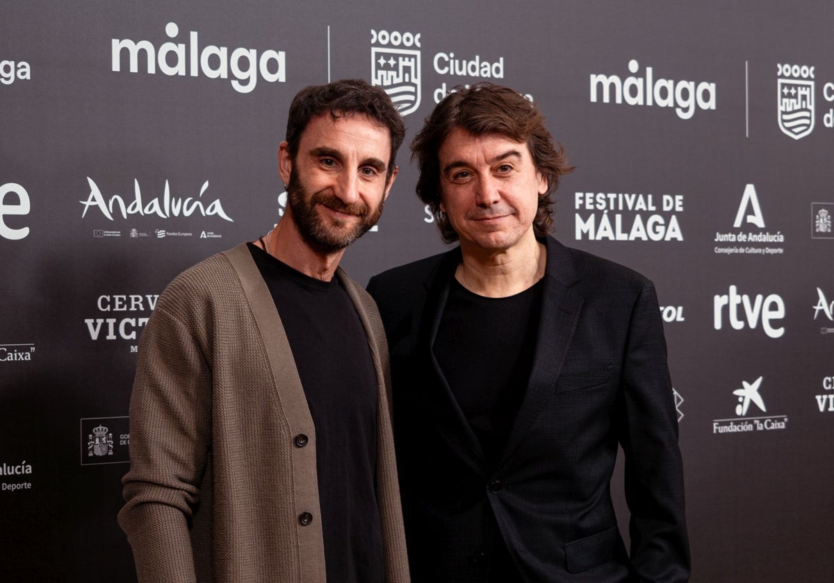 Dani Rovira y Javier Veiga, actor y director de 'Playa de lobos', que se estrena en Málaga.