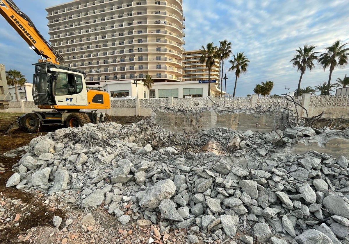 Demolición del antiguo depósito en el entorno del centro.