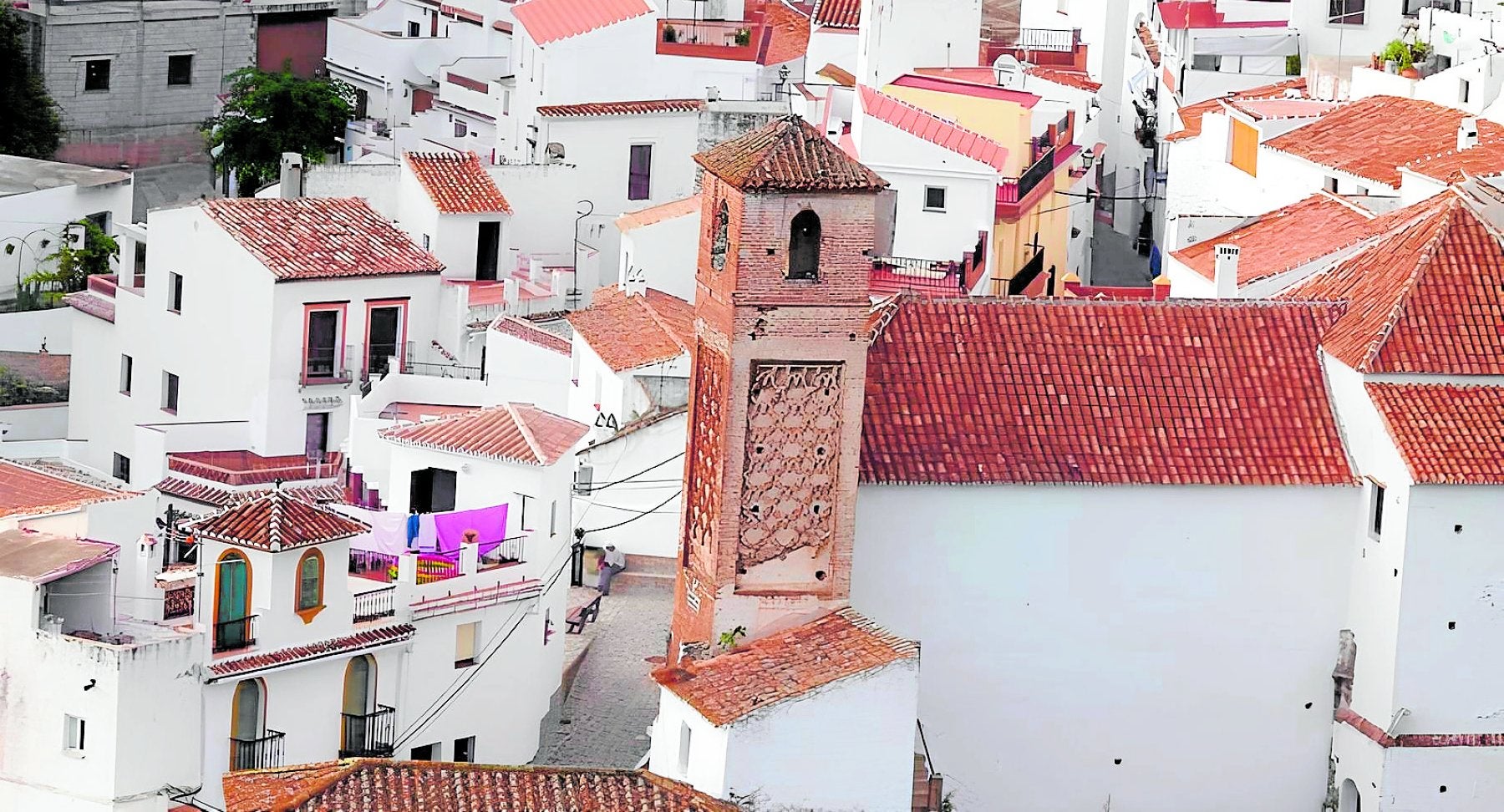 La iglesia y alminar de Salares son uno de los BIC de la Diócesis de Málaga.