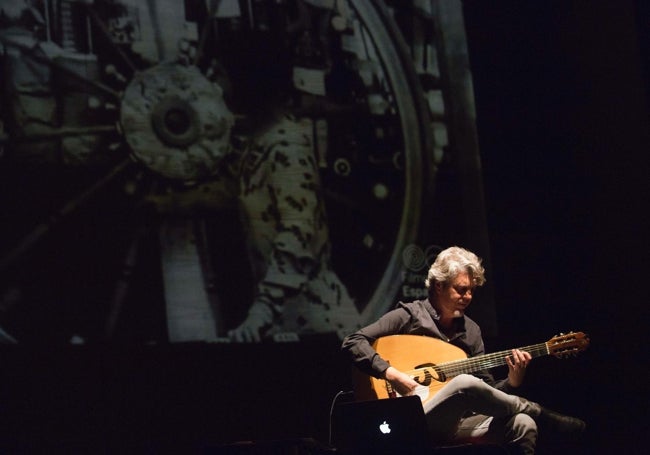 El guitarrista Josete Ordóñez acomapaña a artistas como David Bisbal, Manolo García y Rosario en sus giras.