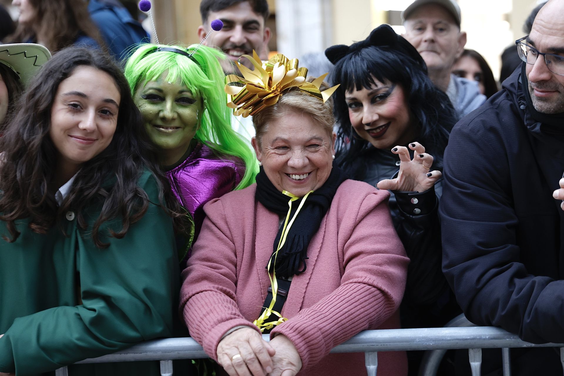 El Carnaval de Málaga sale a la calle: disfraces y la Batalla de las Flores