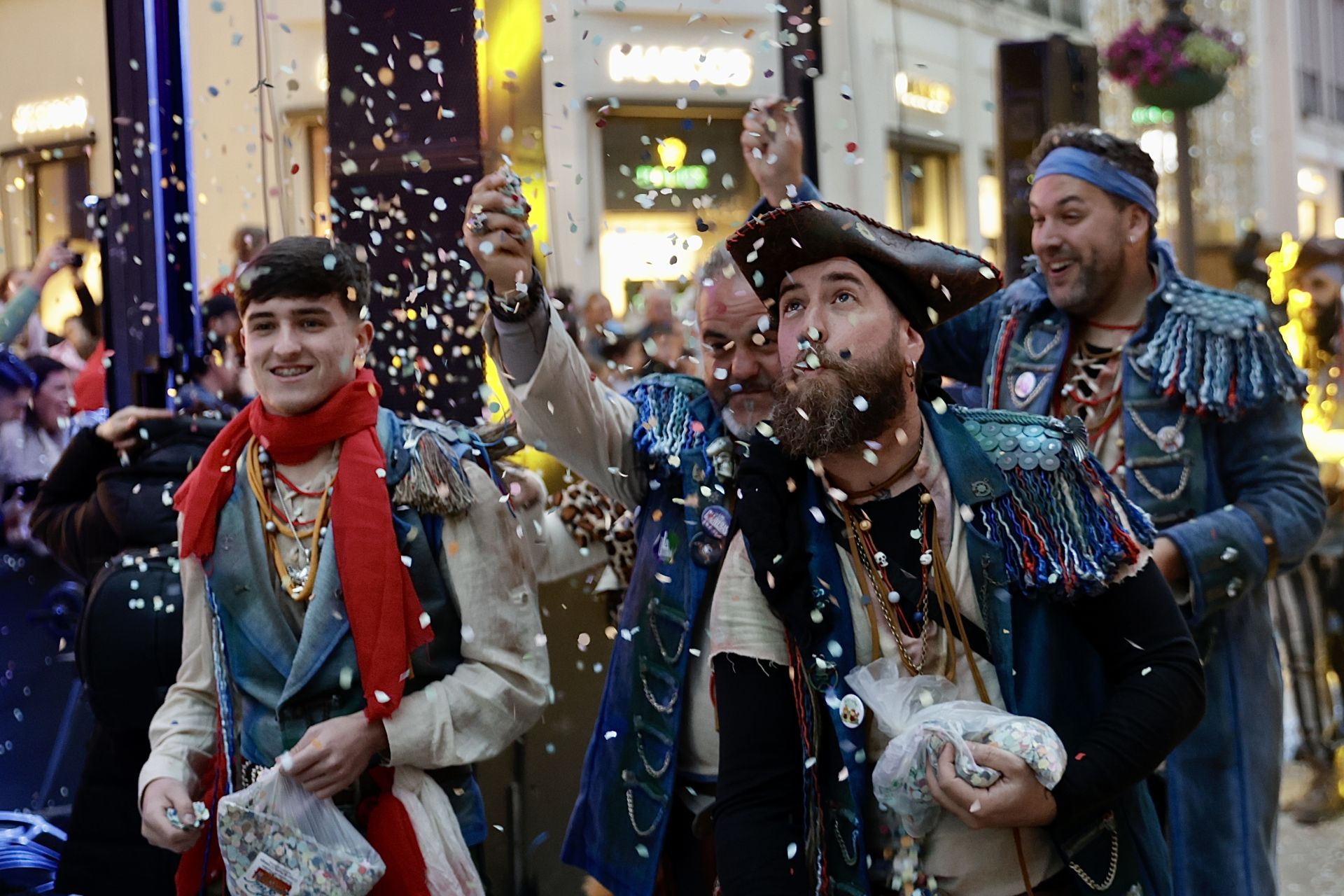 El Carnaval de Málaga sale a la calle: disfraces y la Batalla de las Flores