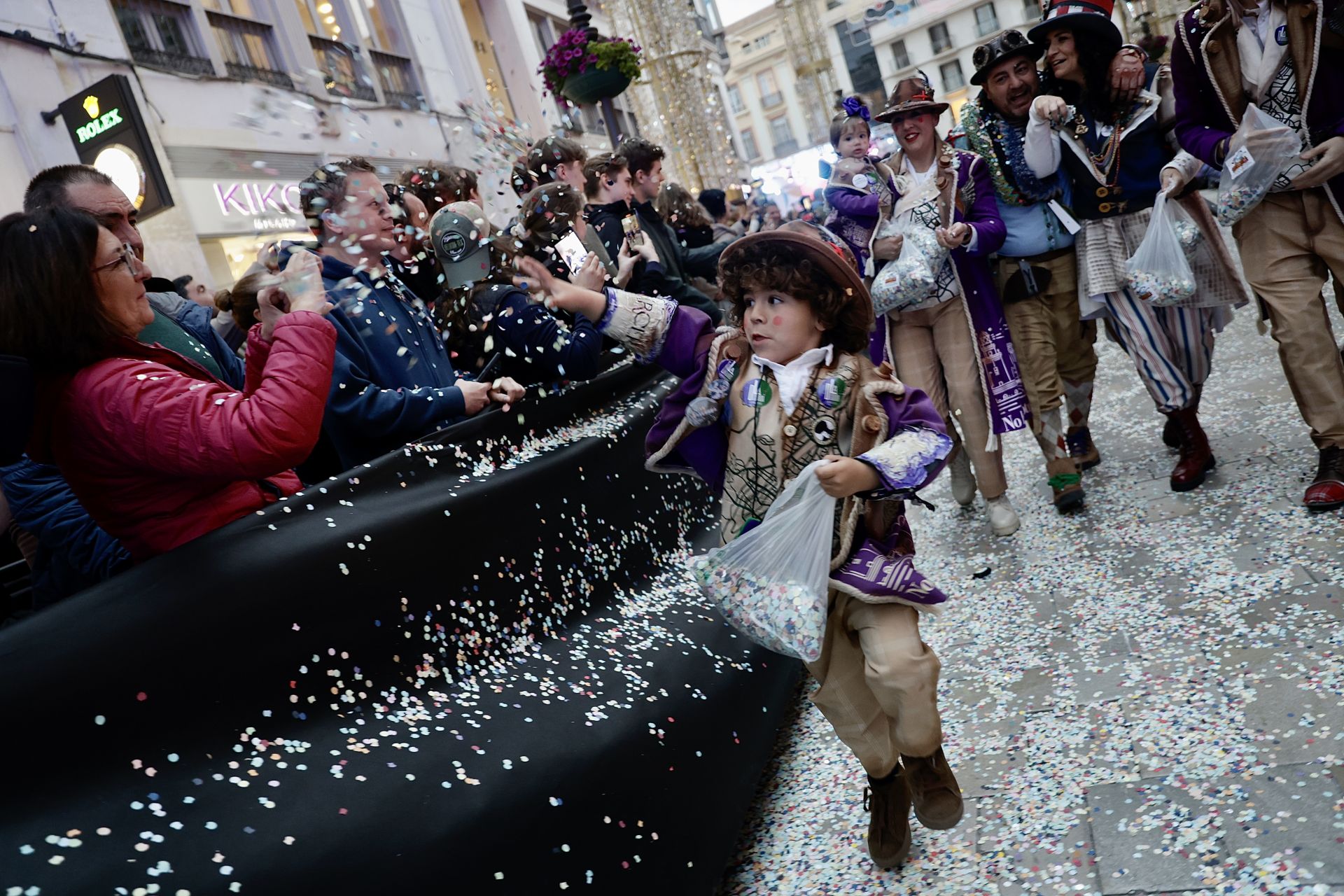 El Carnaval de Málaga sale a la calle: disfraces y la Batalla de las Flores