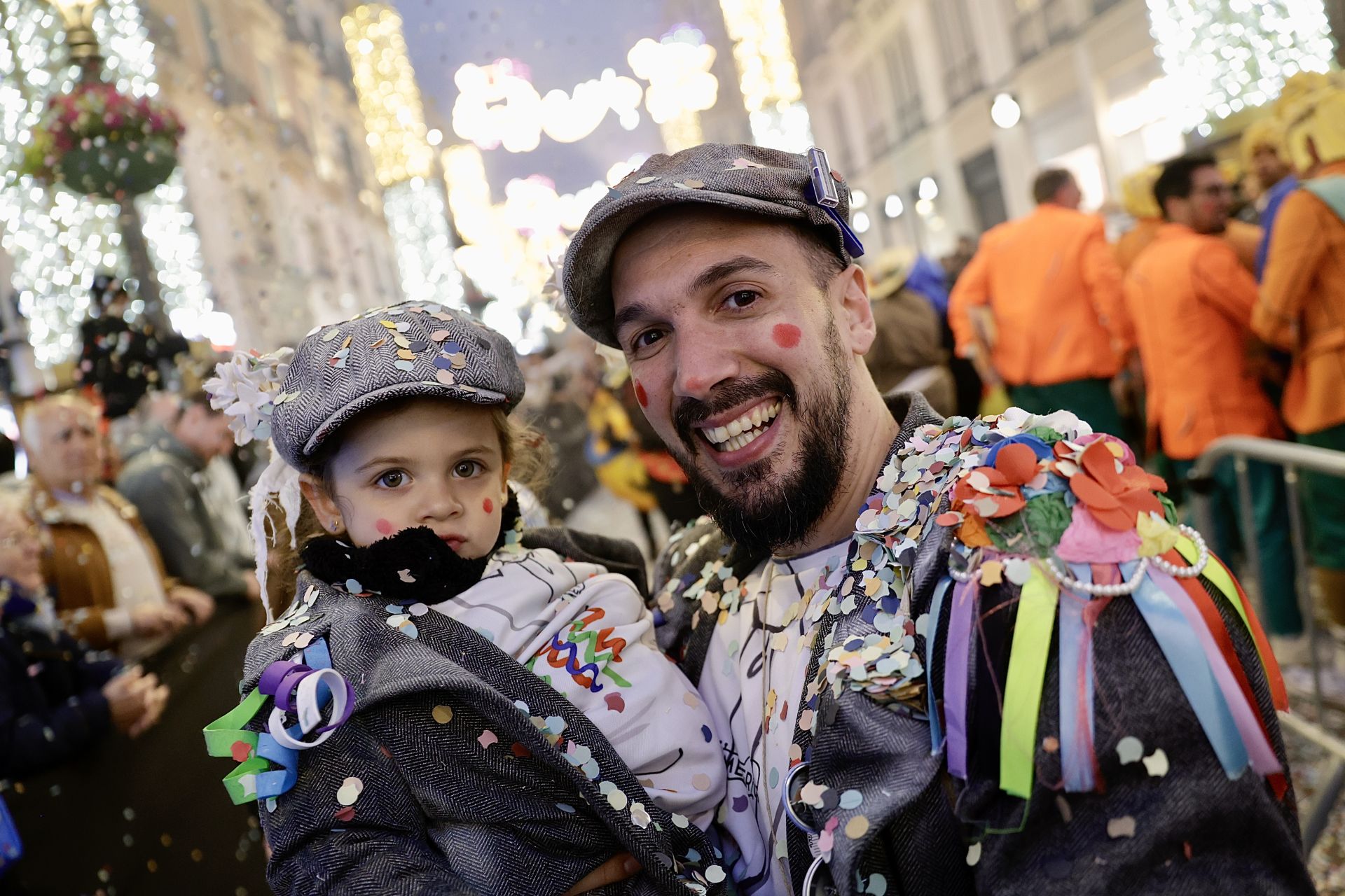 El Carnaval de Málaga sale a la calle: disfraces y la Batalla de las Flores