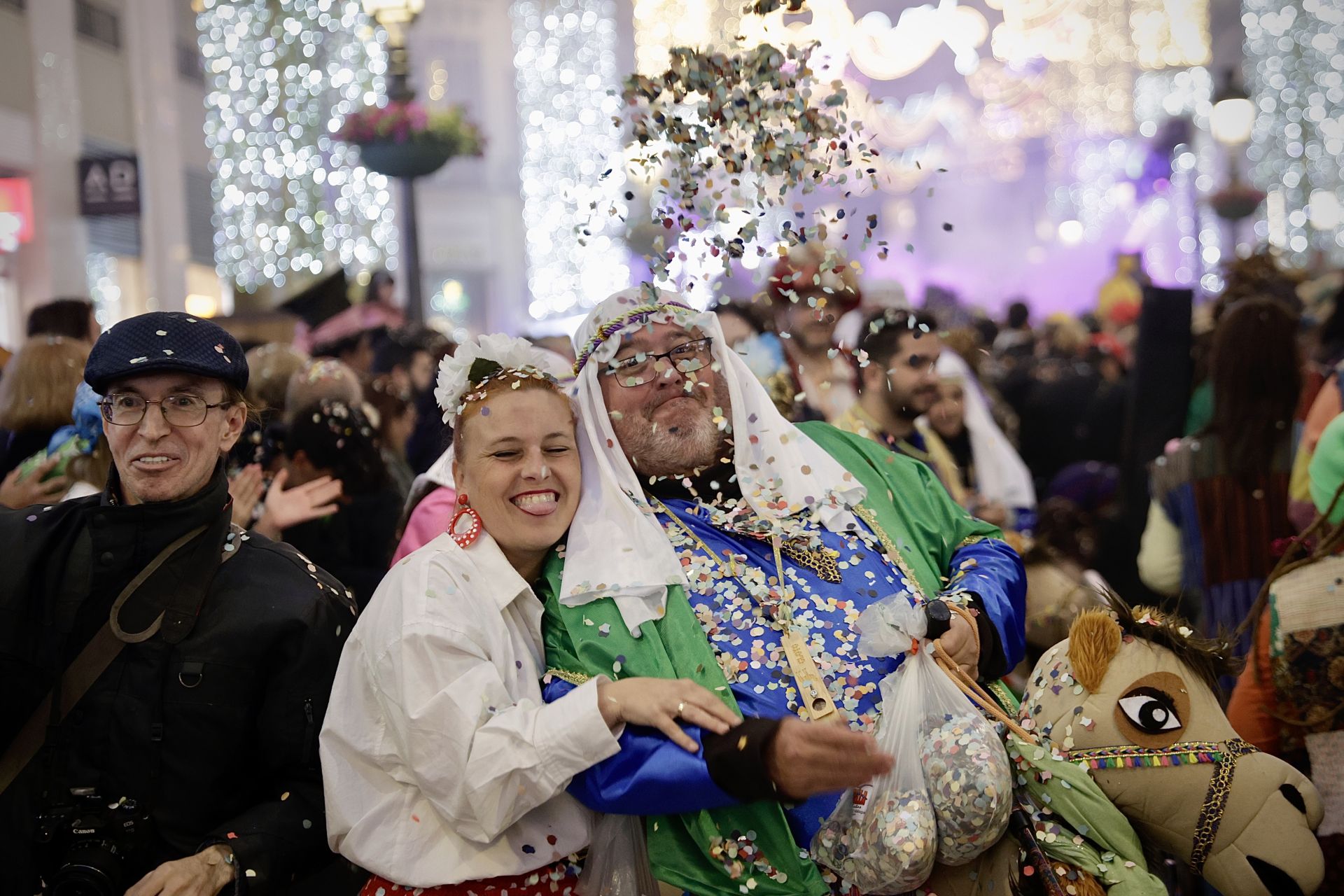 El Carnaval de Málaga sale a la calle: disfraces y la Batalla de las Flores