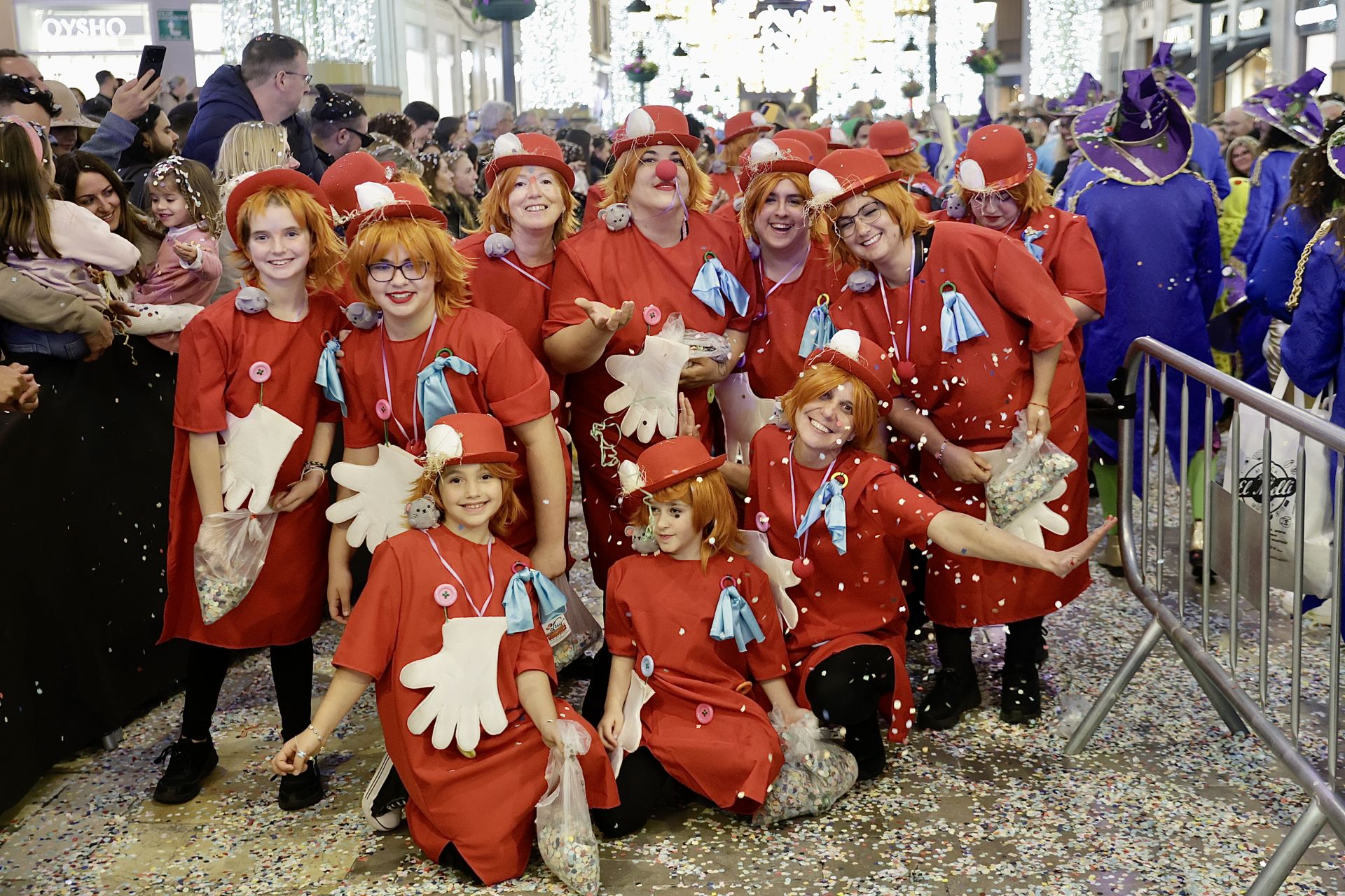 El Carnaval de Málaga sale a la calle: disfraces y la Batalla de las Flores