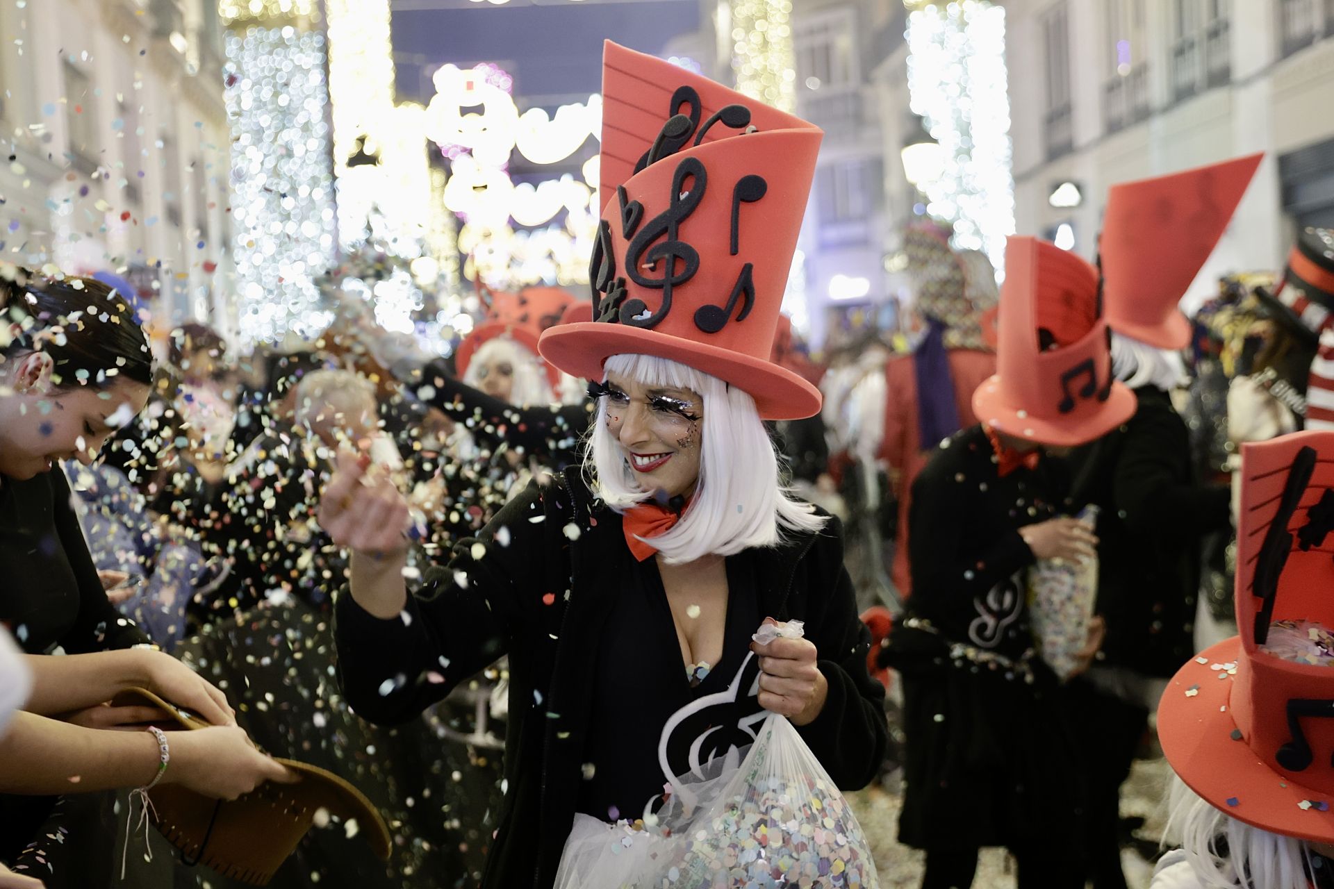 El Carnaval de Málaga sale a la calle: disfraces y la Batalla de las Flores