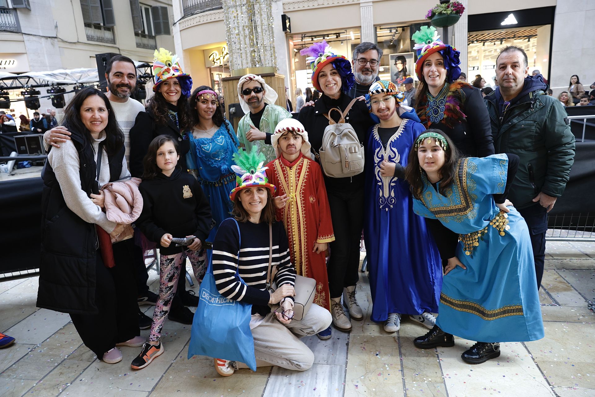 El Carnaval de Málaga sale a la calle: disfraces y la Batalla de las Flores