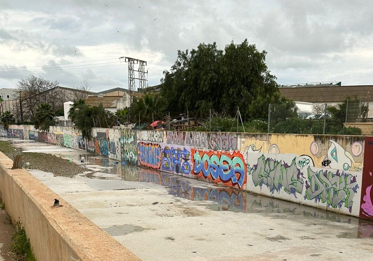 Vistas del mal estado de una de las zonas denunciadas.