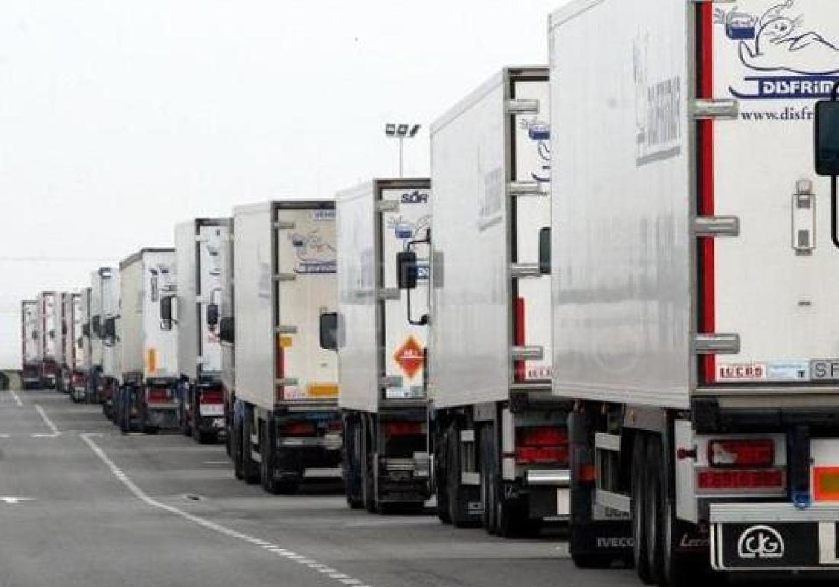 La DGT inmoviliza 35 camiones y un autobús en las carreteras andaluzas