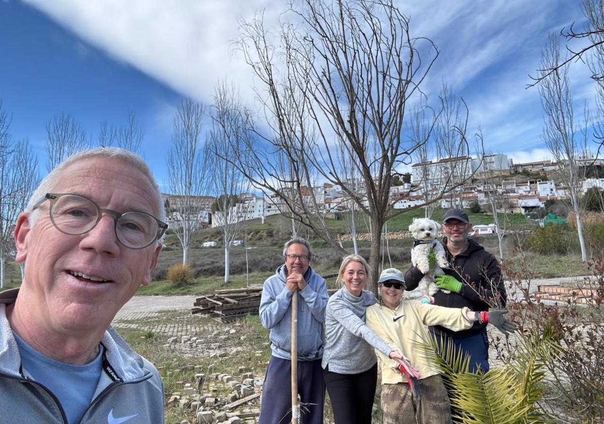 Vecinos que llevan a cabo esta iniciativa, con Ger De Heus, en primer plano.