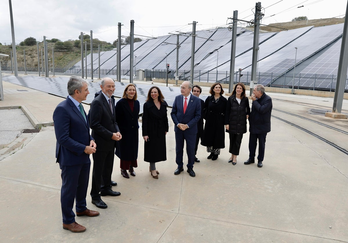 Díaz y De la Torre junto a representantes de la empresa concesionaria y autoridades locales y regionales.