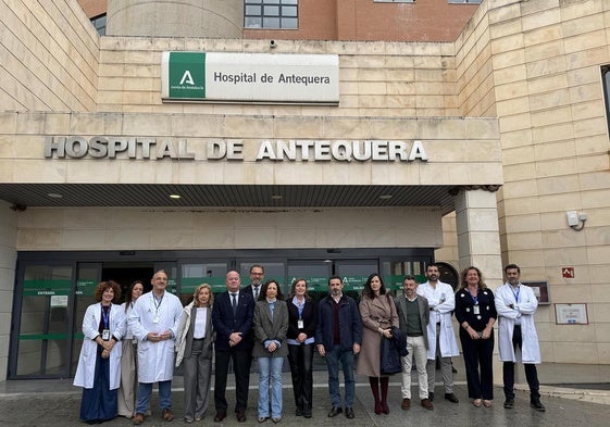 La delegada del Gobierno de la Junta de Andalucía, Patricia Navarro, visitó este lunes el Hospital Comarcal.