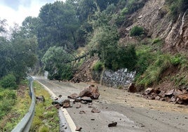 Daños por las fuertes lluvias en la carretera de Igualeja.