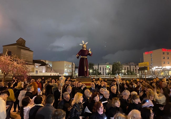 El Señor de la Cena, tras cruzar el puente de los Alemanes.