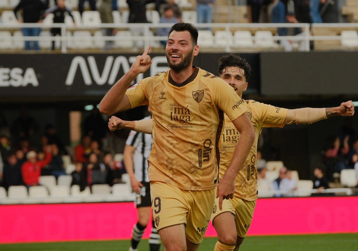 Baturina celebra su gol frente al Cartagena en el último minuto para dar el triunfo al Málaga.