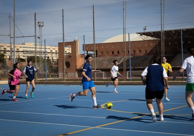 Entrenamiento del equipo de fútbol sala femenino.