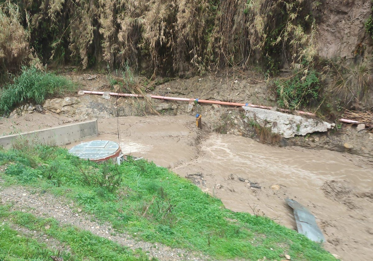 Situación del pozo de la Ermita de Álora tras las lluvias.