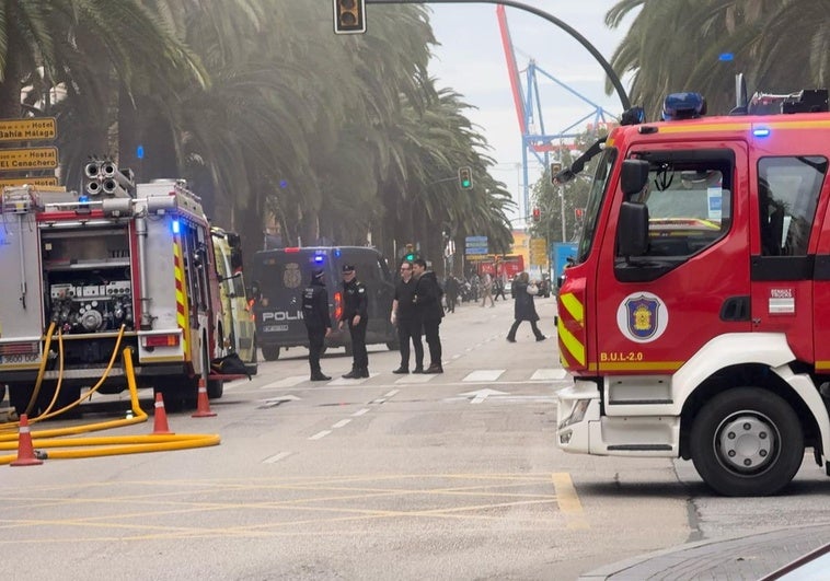 Los trabajadores del restaurante La Deriva: «Hemos escuchado un crujido y en cinco minutos ya estaba ardiendo todo»