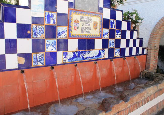 Manantiales. La fuente de los Siete Caños es el punto de partida del recorrido hídrico por Istán.