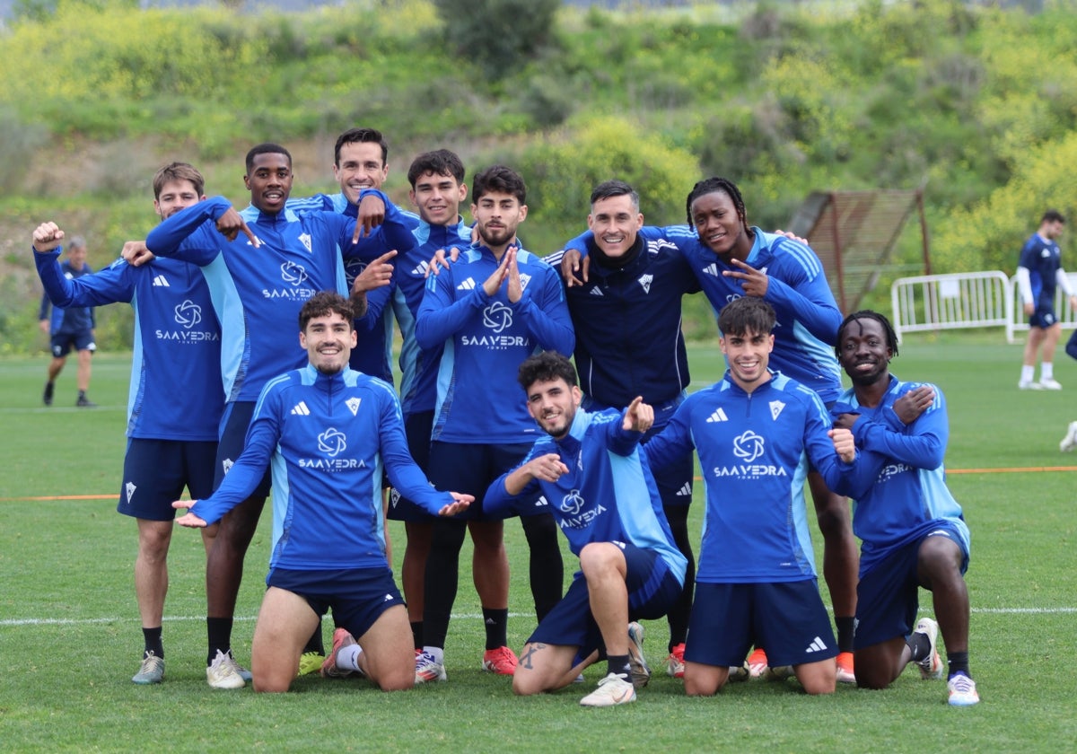 Los jugadores del Marbella, ayer en el entrenamiento.