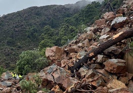 El desprendimiento de las rocas en la A-397, que conecta Ronda con San Pedro Alcántara, tras las lluvias del sábado.