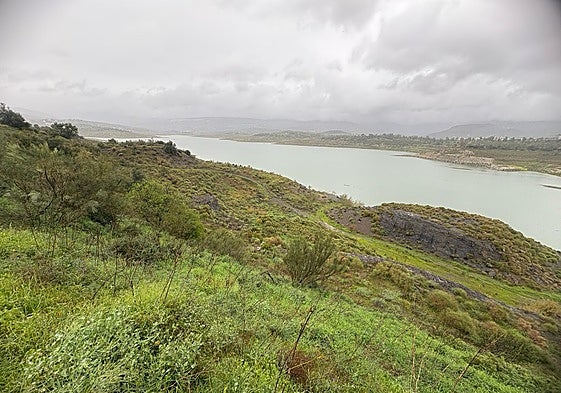 Aspecto actual que presenta el embalse de La Viñuela.