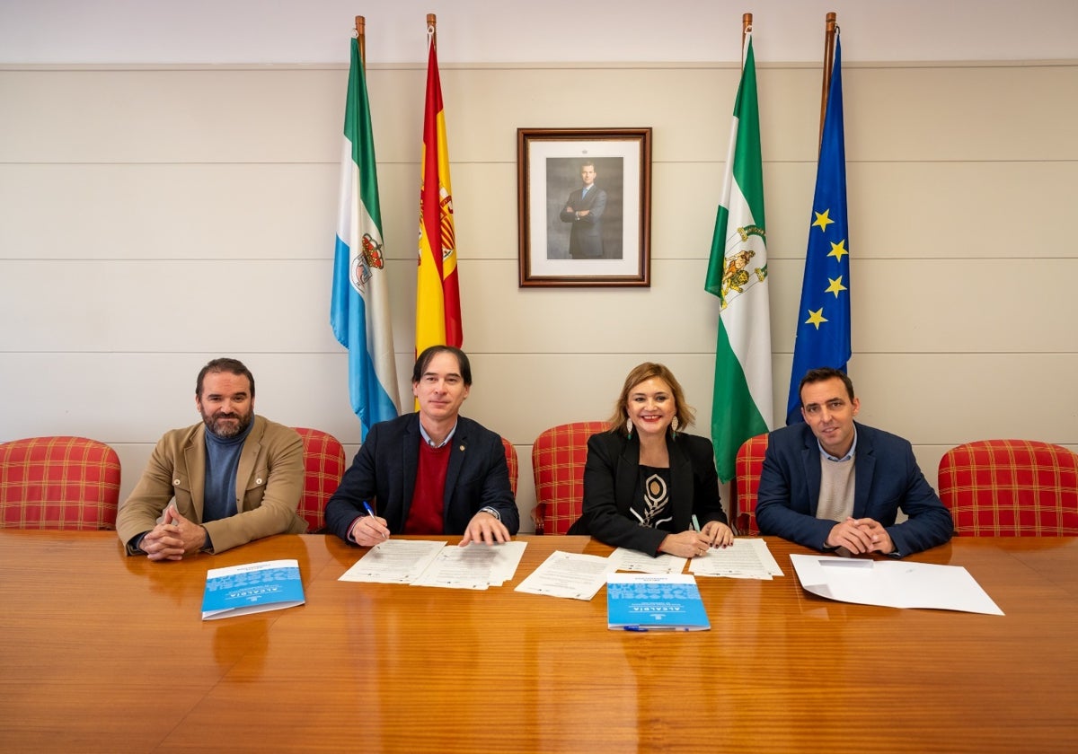 Firma del convenio de colaboración entre el Ayuntamiento y el Colegio de Veterinarios.