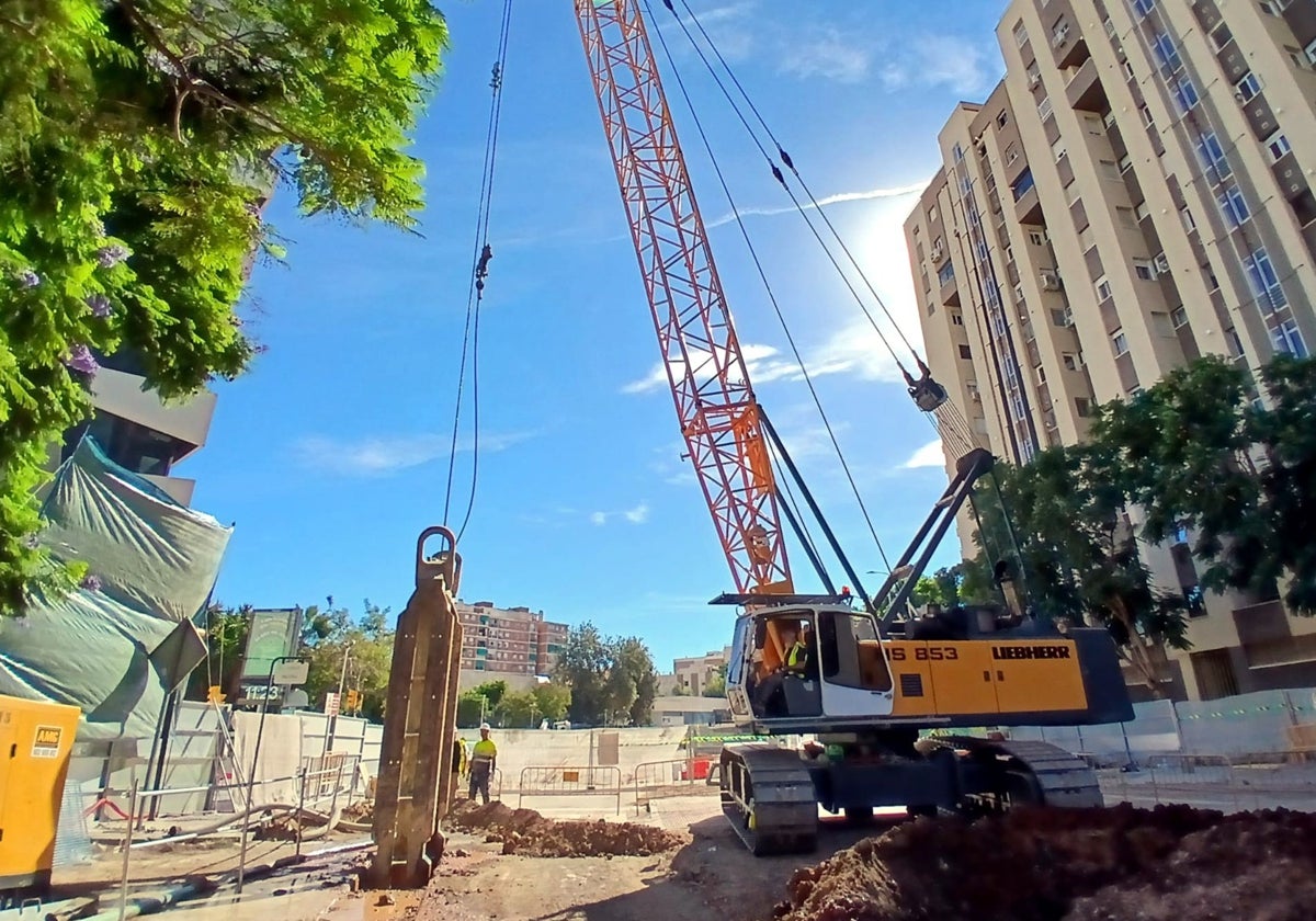 Las pantalladoras trabajando sobre el terreno.