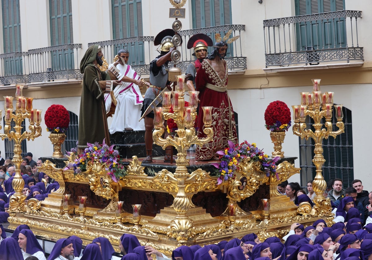 Jesús de la Sentencia, el Martes Santo, en su actual trono.