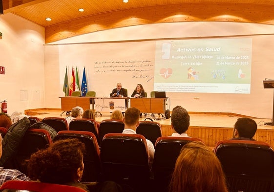 Acto de presentación del programa de salud, este viernes en el Centro del Exilio de Vélez-Málaga.