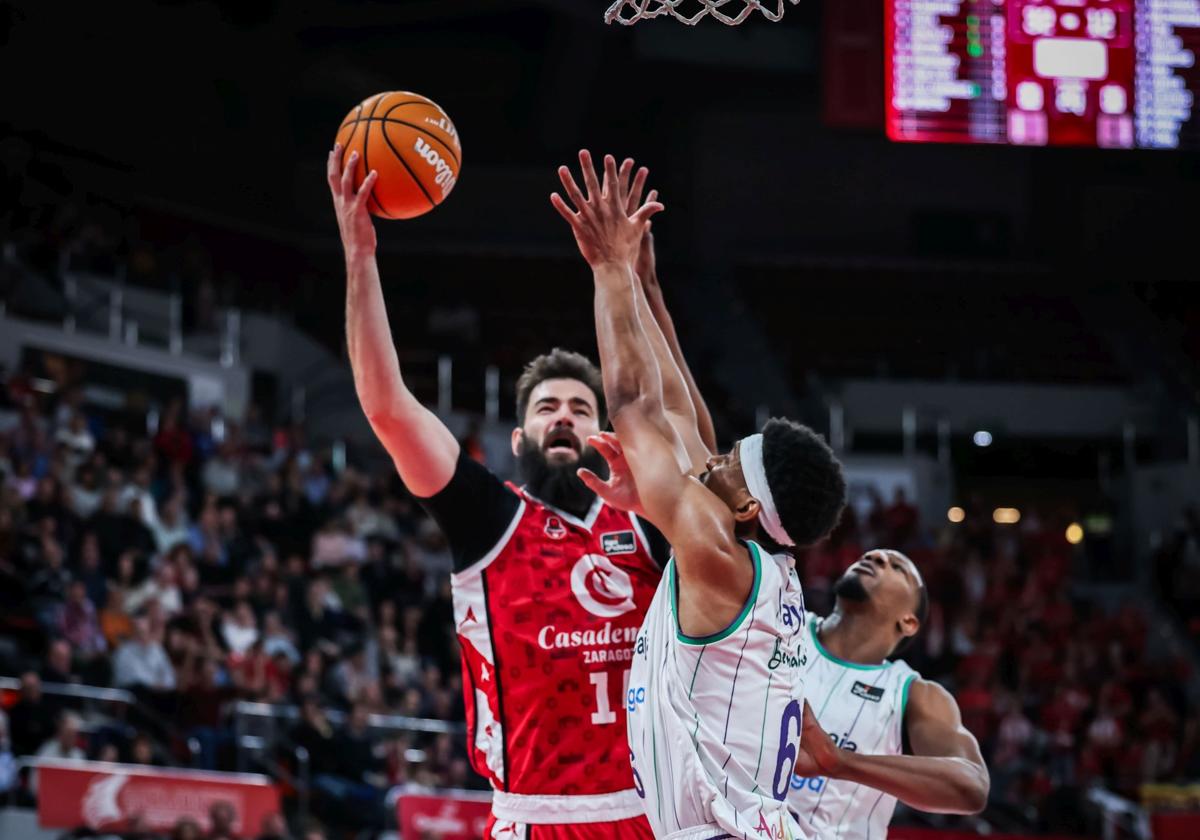 Un gris Unicaja cae en Zaragoza (84-69)