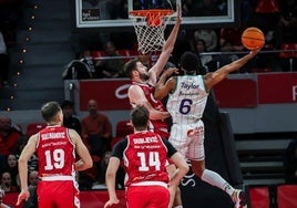 Un gris Unicaja cae en Zaragoza (84-69)