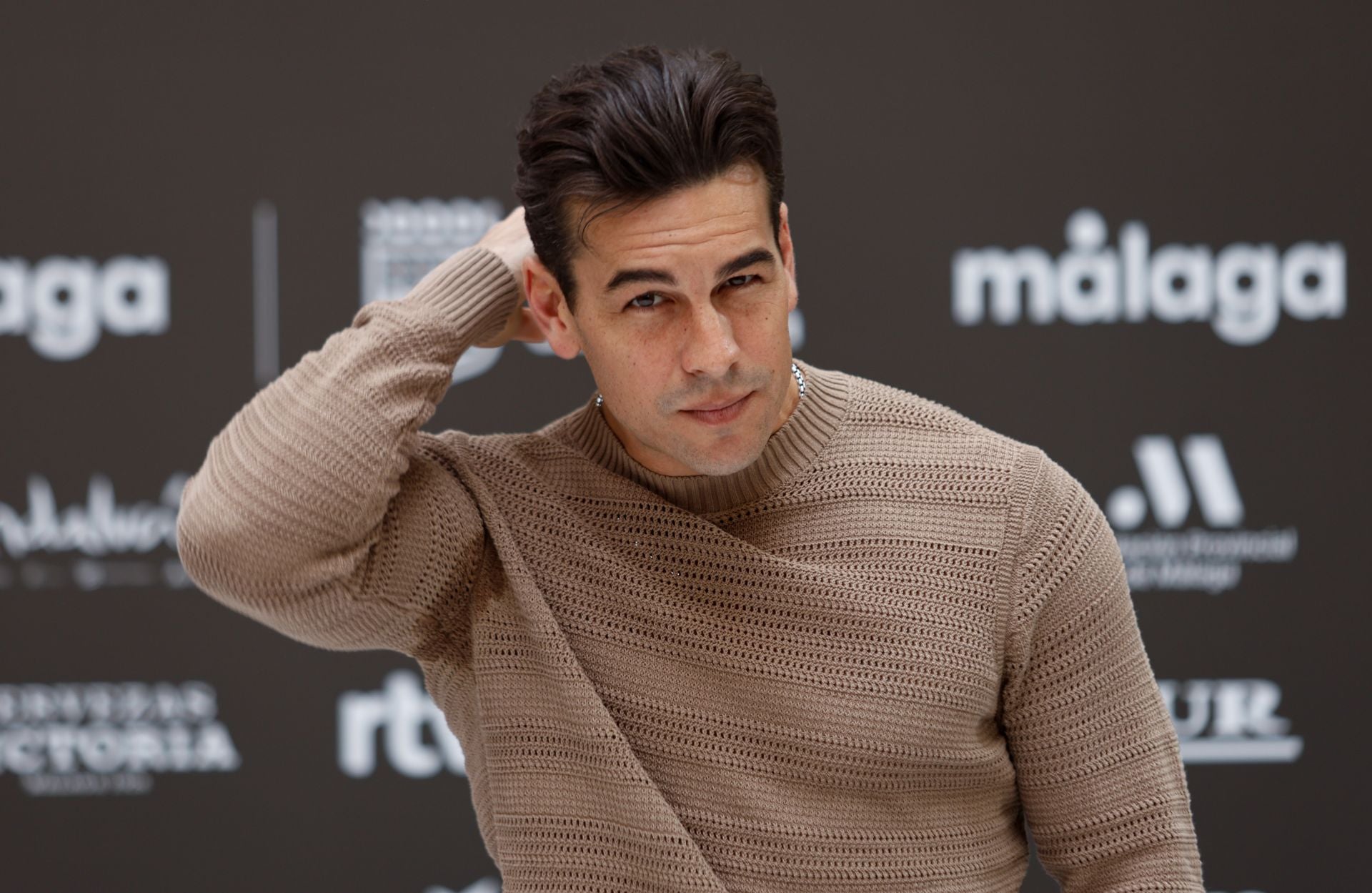 Mario Casas apuesta por el cine independiente con 'Molt lluny', la ópera prima de Gerard Oms, una película autobiográfica de autodescubrimiento personal localizada en Utrecht