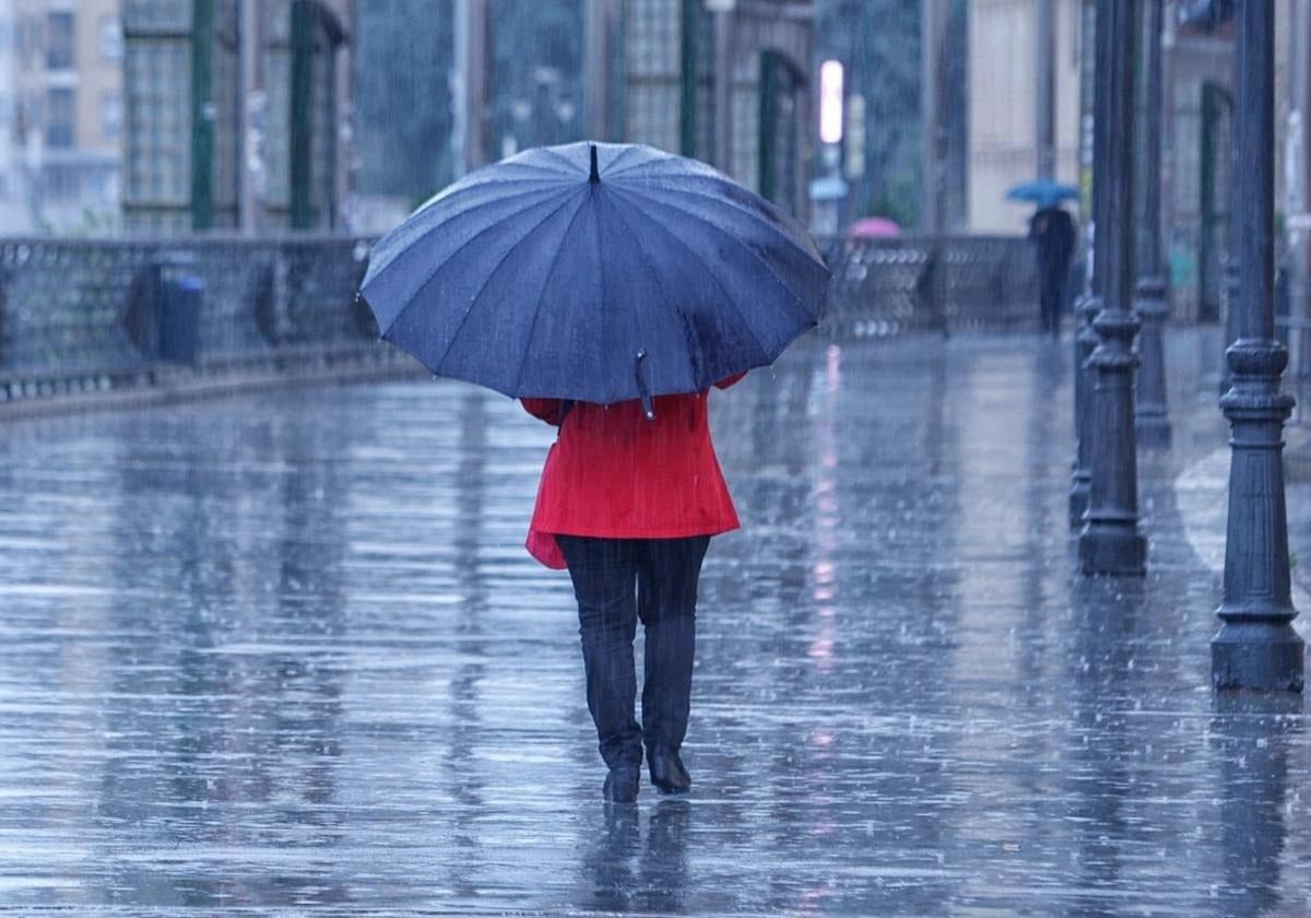 El 112 recomienda evitar los desplazamientos innecesarios ante el aviso naranja por lluvia en Málaga