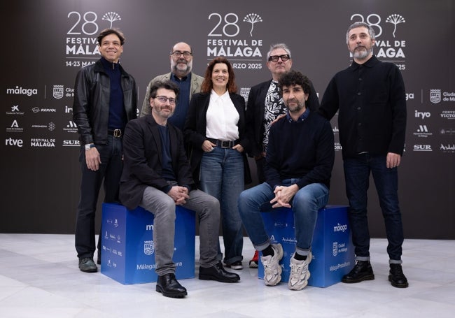 Equipo de la película 'La tierra negra'.