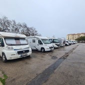 Autocaravanas en el recinto ferial de Fuengirola.