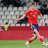 Dean Huijsen, durante un partido con la selección española sub-21.