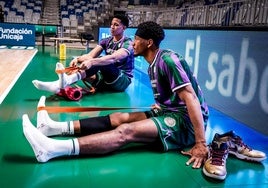 Taylor y Pérez calientan antes de un partido.