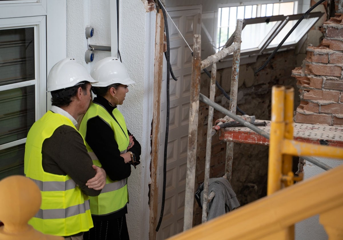 Avanzan las obras para modernizar el edificio Ovoide en Benalmádena