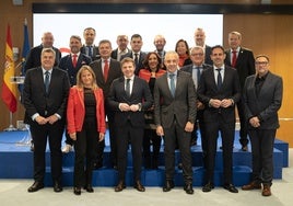 Frutos, abajo, segundo por la derecha, con el resto del comité ejecutivo.