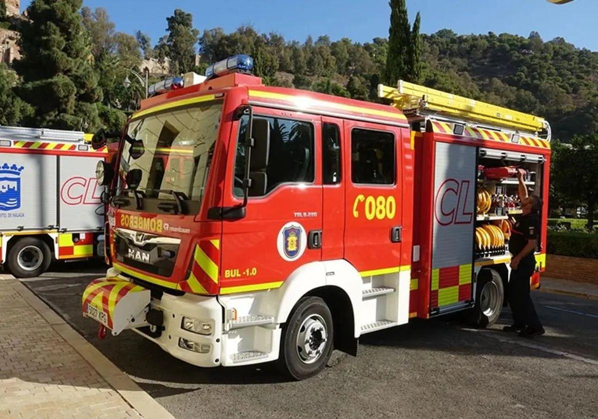 Extinguido un incendio en un edificio administrativo del recinto portuario de Málaga