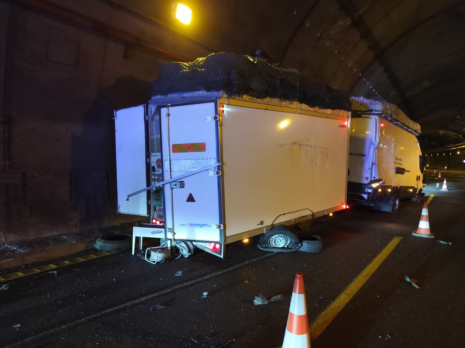 Accidente dentro del túnel del Cerrado de Calderón: colapso en la ronda y retenciones kilométricas