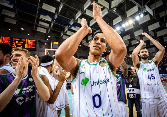 Los jugadores del Unicaja celebran una victoria en la Champions.